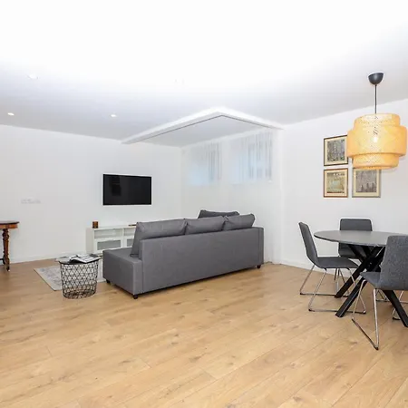 The Spinner Spot I Self Check-in I Cohost *