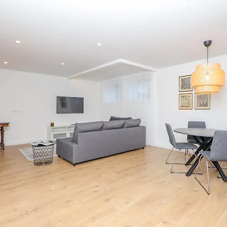 The Spinner Spot I Self Check-in I ᴄᴏʜᴏsᴛ