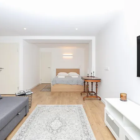 The Spinner Spot I Self Check-in I ᴄᴏʜᴏsᴛ *