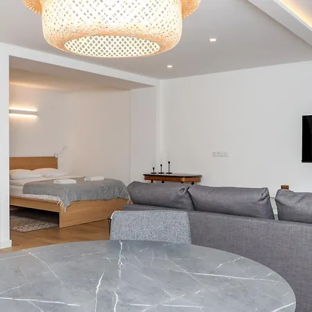 The Spinner Spot I Self Check-in I ᴄᴏʜᴏsᴛ