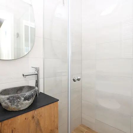 The Spinner Spot I Self Check-in I ᴄᴏʜᴏsᴛ Klaipeda