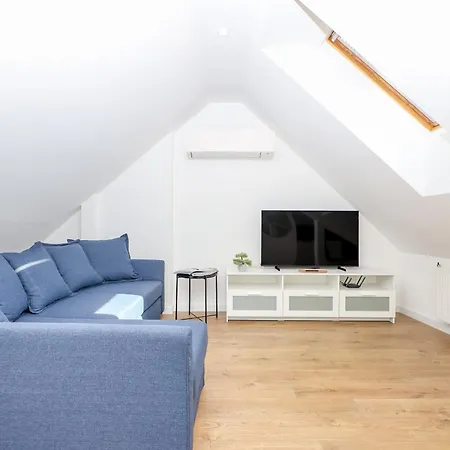 The Spinner Spot I Self Check-in I ᴄᴏʜᴏsᴛ