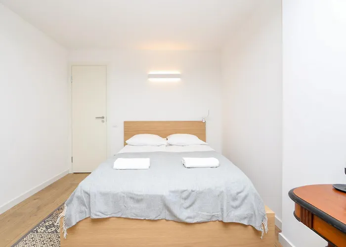 The Spinner Spot I Self Check-in I Cohost