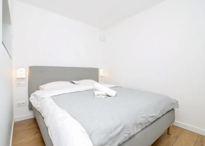 Butas The Spinner Spot I Self Check-in I Cohost *