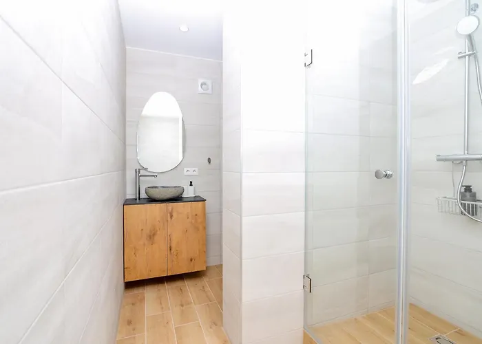 The Spinner Spot I Self Check-In I Cohost *