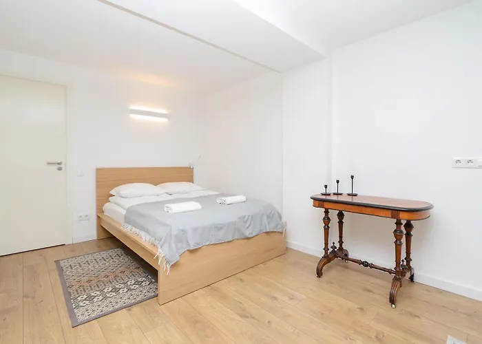 The Spinner Spot I Self Check-In I Cohost *