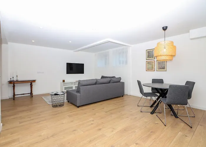 The Spinner Spot I Self Check-in I Cohost *