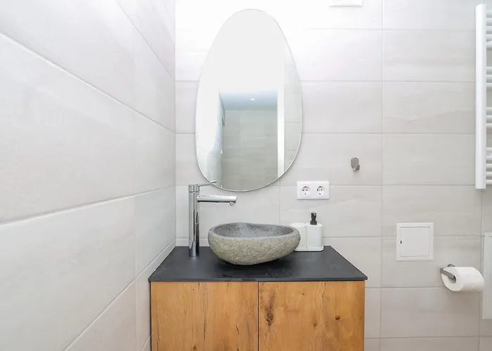 Butas The Spinner Spot I Self Check-in I Cohost *