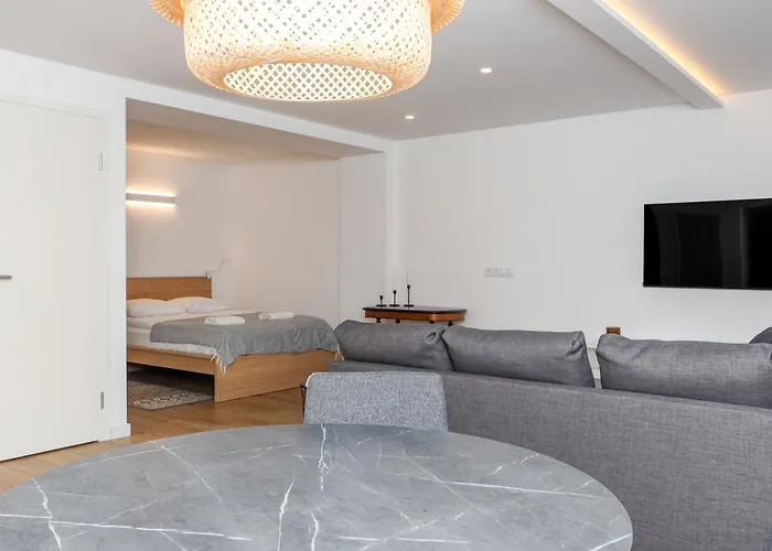 The Spinner Spot I Self Check-In I Cohost