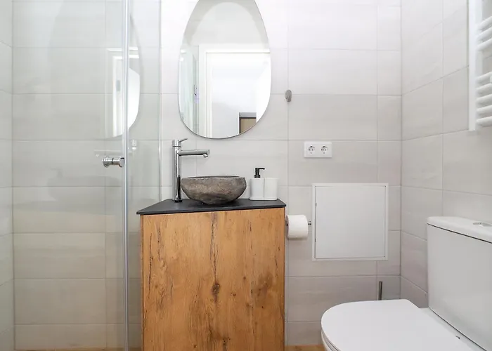 The Spinner Spot I Self Check-in I Cohost Butas