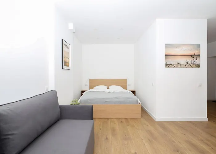 The Spinner Spot I Self Check-In I Cohost *