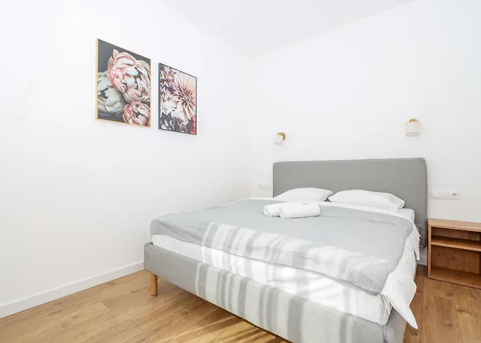 The Spinner Spot I Self Check-in I Cohost