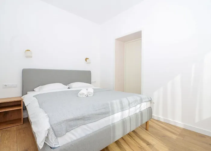 The Spinner Spot I Self Check-in I Cohost *