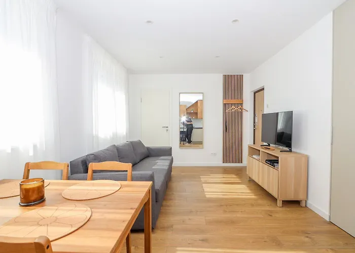 The Spinner Spot I Self Check-In I Cohost * Kłajpeda