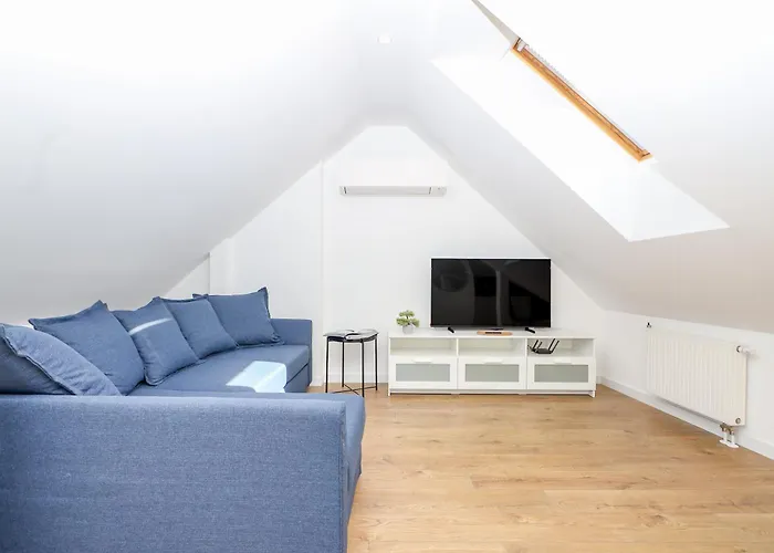 The Spinner Spot I Self Check-in I Cohost