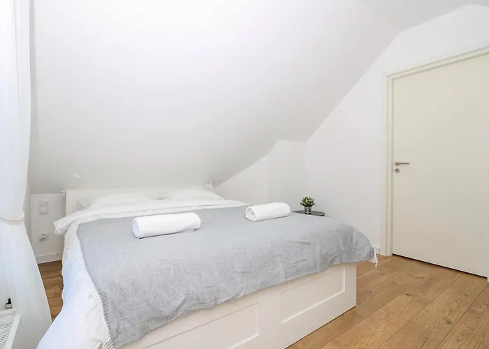 The Spinner Spot I Self Check-in I Cohost Butas